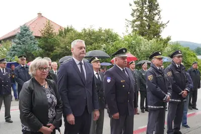 (VIDEO in FOTO) V Slovenj Gradcu odkrili spominsko ploščo ob 35. obletnici osamosvojitvene vojne Republike Slovenije